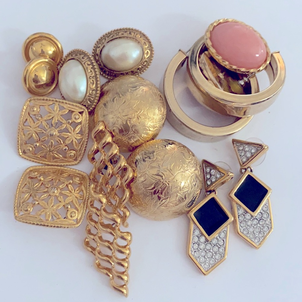 Vintage gold toned pierced earrings lot